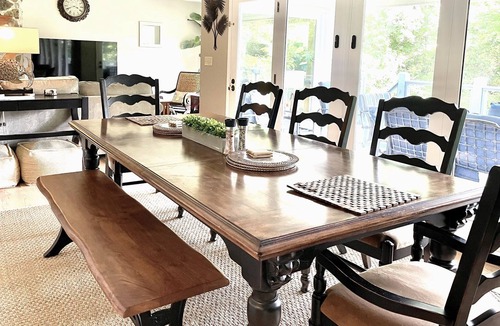 Northport House | Lake Tuscaloosa Waterfront Home--great for friends, families, and Bama parents!