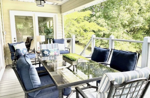 Northport House | Lake Tuscaloosa Waterfront Home-great for friends, families, and Bama parents!