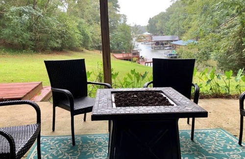 Northport House | Lake Tuscaloosa Waterfront Home-great for friends, families, and Bama parents!