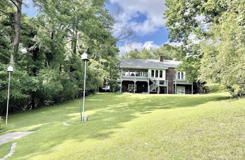 Northport House | Lake Tuscaloosa Waterfront Home-great for friends, families, and Bama parents!