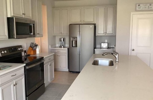 Westside House | Lake View, Spacious 4 Bedroom Home on Quiet Street