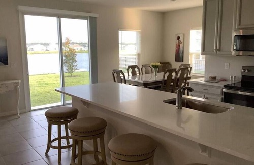 Westside House | Lake View, Spacious 4 Bedroom Home on Quiet Street