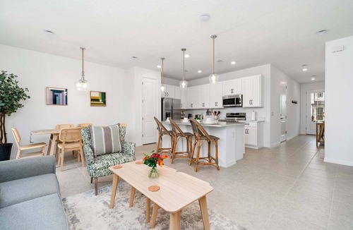 Davenport House | Lake View Villa |Sleeps 8!