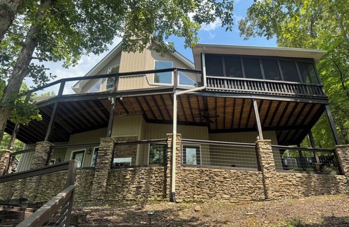Wedowee House | Lake Wedowee Family Retreat-6 BR/3.5 BA-On the water, fire pit, private dock