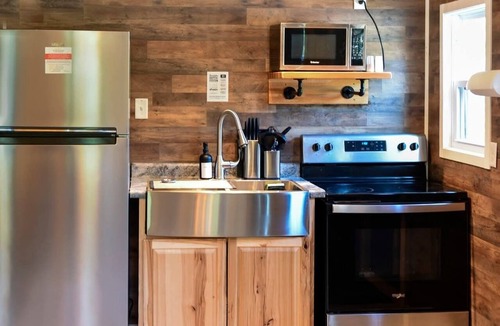 Luther Cabin | LakeEffectLodging-Cozy Cabin-ORV Trail Access