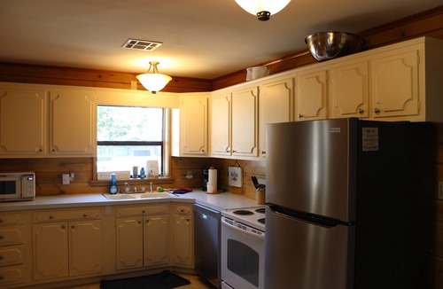 Dennis House | Lakefront 2 bedroom cozy house on Grand lake at Stony Point