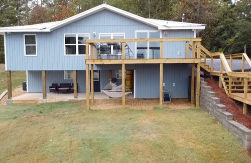 Deatsville House | Lakefront Bliss at Blü House-Hot Tub & Views