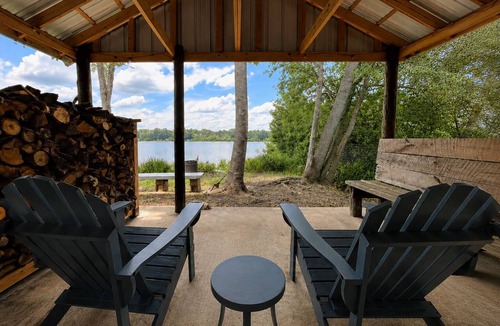 Perry House | Lakefront Cabin | 3BR | Centrally Located