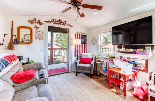 Fowlstown House | Lakefront Cabin in Brinson: ‘Behind the Moon’