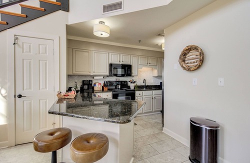Guntersville Condo | Lakefront Condo 3 Mi to Historic Guntersville!