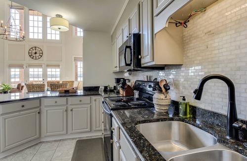 Guntersville Condo | Lakefront Condo 3 Mi to Historic Guntersville!