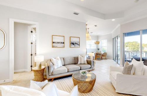 Sandestin House | Lakefront condo with water-view balcony private golf cart resort pool & amenities