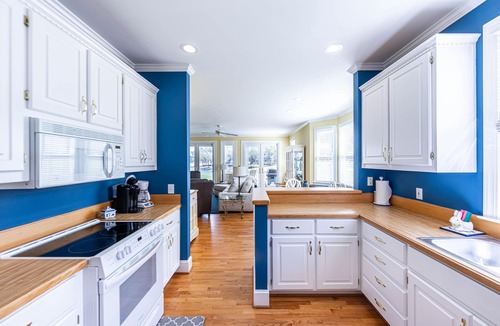 Eatonton House | Lakefront Cottage in Great Waters 4BR Stunning Views Family-Friendly