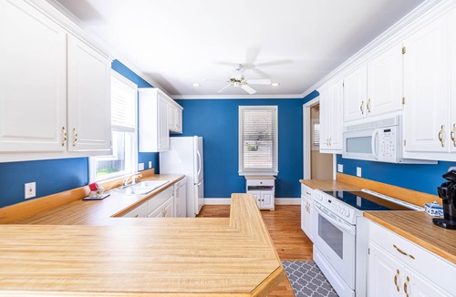 Eatonton House | Lakefront Cottage in Great Waters 4BR Stunning Views Family-Friendly
