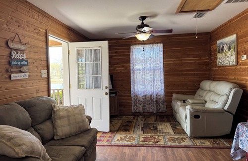 Lucedale Cabin | Lakefront country cabin near Lucedale , MS