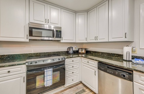 Dadeville Villa | Lakefront Dadeville Villa w/Deck & Private Dock!