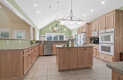 Eatonton House | Lakefront Escape on Lake Sinclair Hot Tub Ideal for Families & Friends