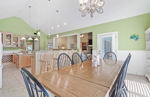 Eatonton House | Lakefront Escape on Lake Sinclair Hot Tub Ideal for Families & Friends