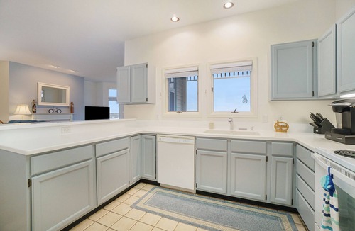 Manistee Condo | Lakefront Harbor Village Family Condo