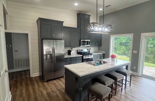 Duncanville Cottage | Lakefront Hidden Gem