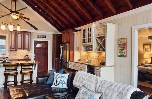 Jacksons' Gap House | Lakefront Home: Dock, Kayaks, Ping Pong, Fire Pit, Stunning Views & Dog Friendly