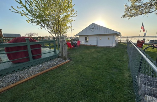 Anchorville Cottage | Lakefront Home near N Channel, 40’ Seawall and Parking for 3 Trucks - Trailers