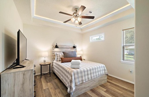 West Livingston House | Lakefront home with huge yard and picturesque front Porch