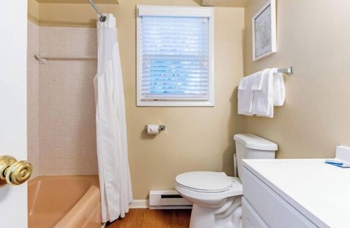 Whitehall Resort | Lakefront king studio with queen sofa sleeper