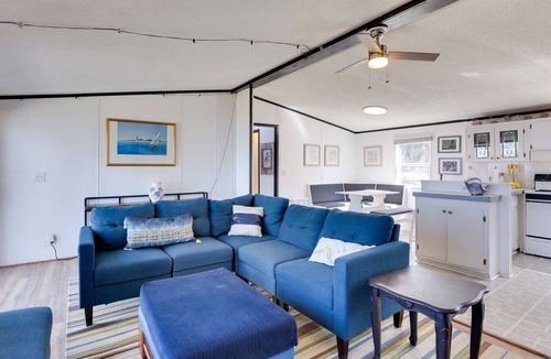 Midway House | Lakefront Pamona Retreat w Deck & Fire Pit