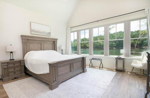 Dadeville House | Lakefront Retreat Dock, Kayaks, Fire Pit, EV Charging