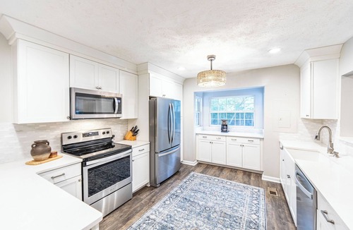 Eatonton House | Lakefront retreat with private dock & bunk room – perfect for families