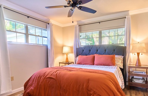 Sanford Cottage | Lakefront, Sanford airport ,Boombah Sports Complex