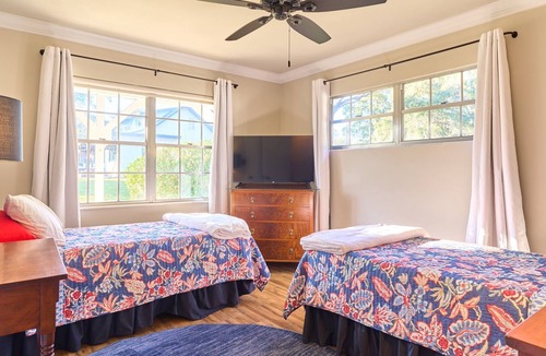 Sanford Cottage | Lakefront, Sanford airport ,Boombah Sports Complex