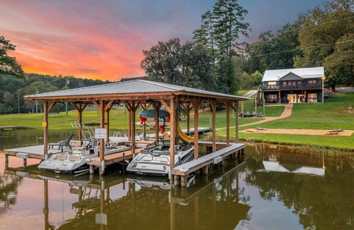 Leesburg House | Lakefront|Sauna|Hot Tub|Fire Pit|Kayaks and more!