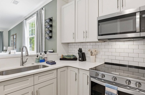 Jacksons' Gap House | Lakefront Villa @ Bay Pines- Unit 9