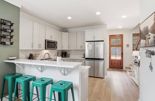 Jacksons' Gap House | Lakefront Villa @ Bay Pines- Unit 6