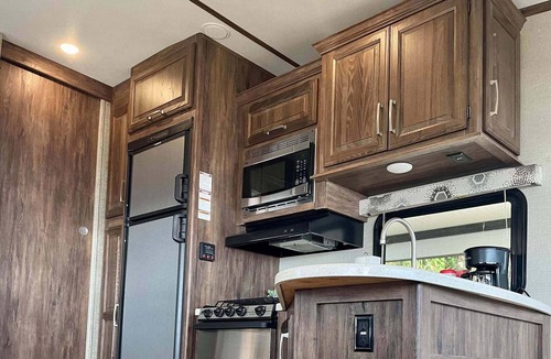 Seville House | Lakeside 26' Cougar Fifth Wheel on Lake George