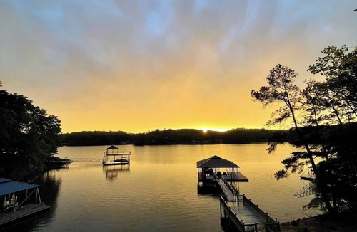 Crane Hill House | Lakeside Luxury: Experience Tranquility in Our Remodeled Lake House Rental