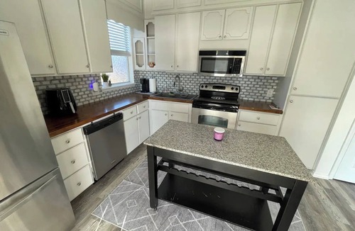 Hattiesburg House | Lakeside Runway Retreat, waterfront kayaks, luxury in the country