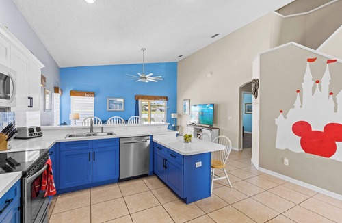 Davenport Villa | LAKEVIEW Luxury🌞SOUTH-Facing Pool🏈AWESOME Game Room🏰near DISNEY👍7-Night Deal