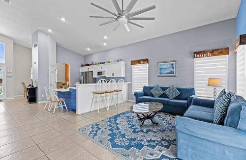 Davenport Villa | LAKEVIEW Luxury🌞SOUTH-Facing Pool🏈AWESOME Game Room🏰near DISNEY👍7-Night Deal
