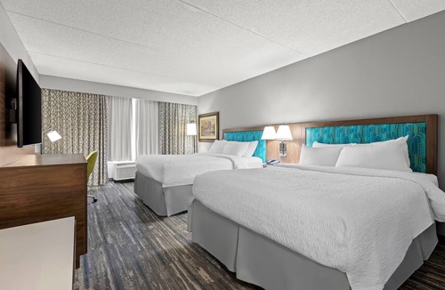 Guntersville Hotel | Lakeview Retreat with Free Breakfast & Parking, Near Hiking, Local Dining