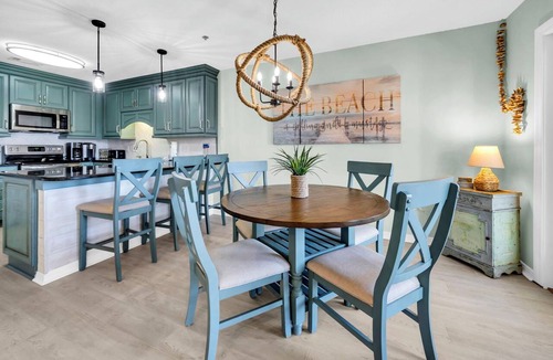 Gulf Place Condo | 🏖️LakeViews~Walk2Beach~ComplexPool~Updated~Gulf Place Caribbean 204