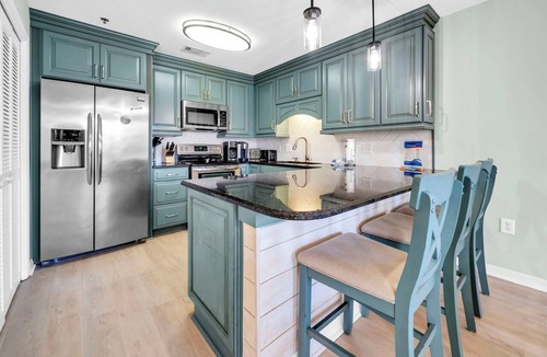 Gulf Place Condo | 🏖️LakeViews~Walk2Beach~ComplexPool~Updated~Gulf Place Caribbean 204