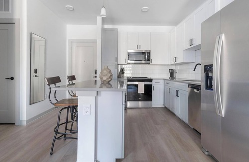 Springfield Apartment | Landing | Amazing 1BD, Gym, Game Room