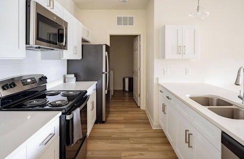 Bellview Apartment | Landing | Amazing 2BD, Gym, Pool