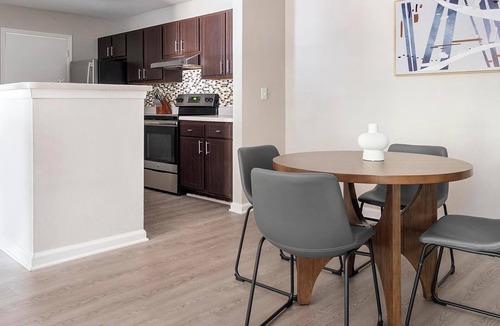 Stockbridge Apartment | Landing | Amazing 2BD, Clubhouse, Gym