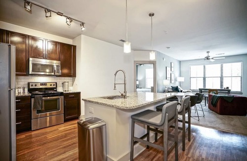 Crestline Heights Apartment | Landing at 4700 Colonnade - 2 Bedrooms in Overton