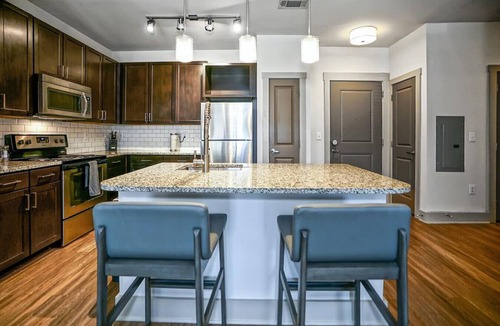 Crestline Heights Apartment | Landing at 4700 Colonnade - 1 Bedroom in Overton