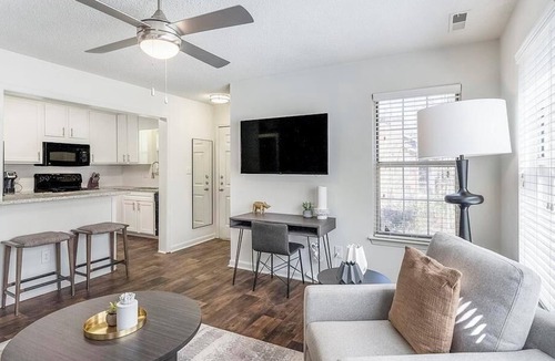 Meadowbrook Apartment | Landing at Inverness Cliffs Apartment Homes - 1 Bedroom in Downtown Meadowbrook
